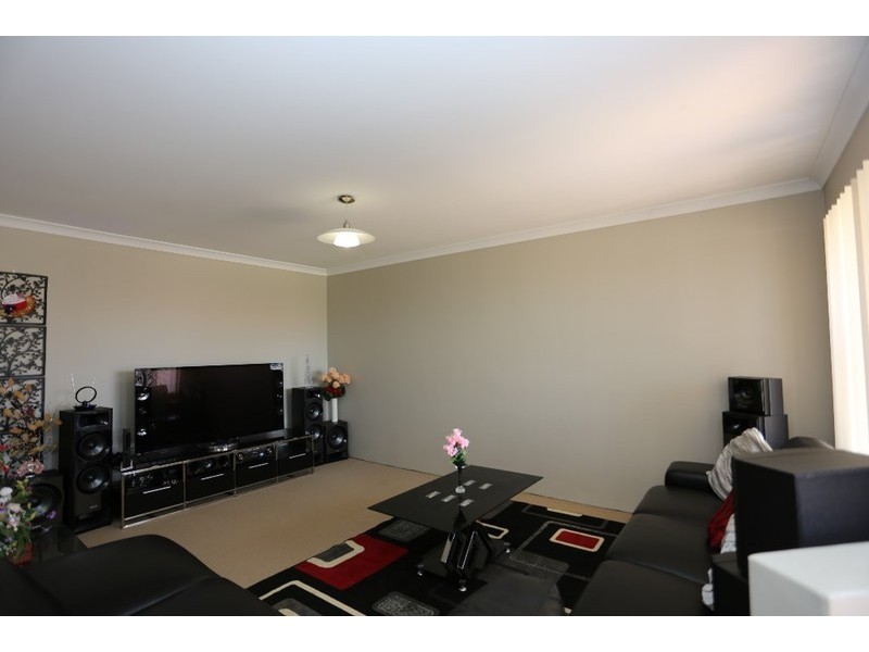 18 Quokka Street, Wattle Grove WA 6107