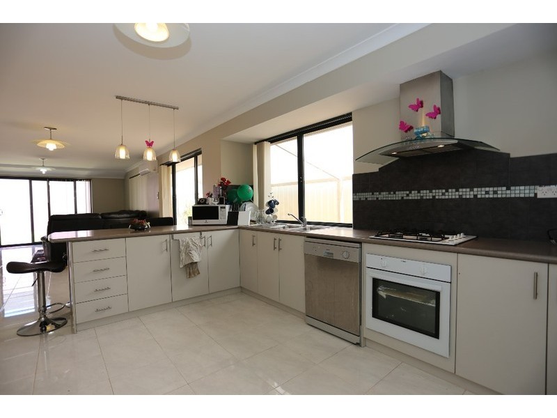 18 Quokka Street, Wattle Grove WA 6107