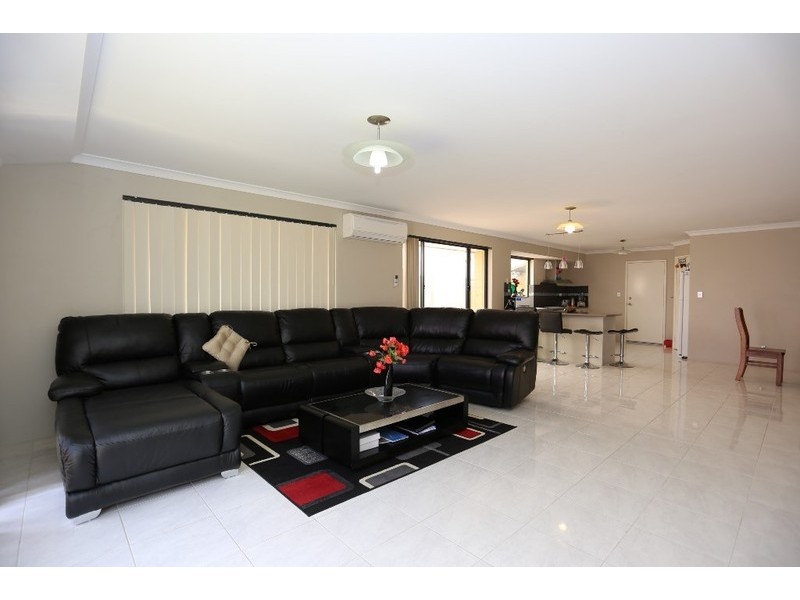 18 Quokka Street, Wattle Grove WA 6107