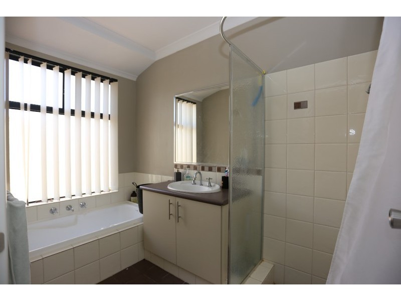 18 Quokka Street, Wattle Grove WA 6107