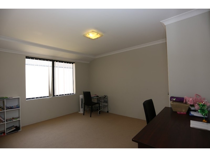 18 Quokka Street, Wattle Grove WA 6107