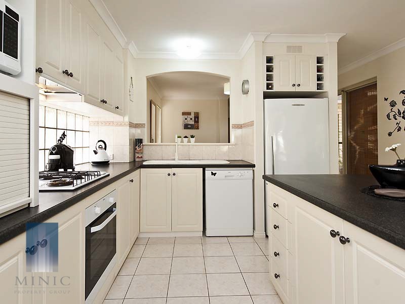 4 Hidcote Nook, Canning Vale WA 6155