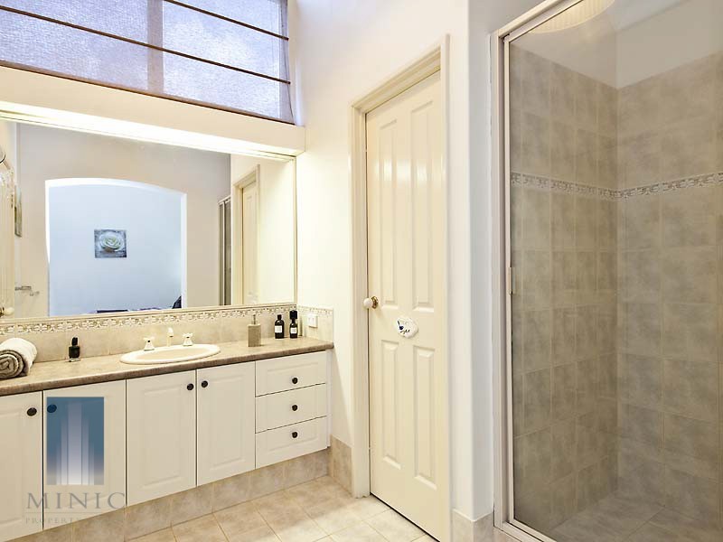 4 Hidcote Nook, Canning Vale WA 6155