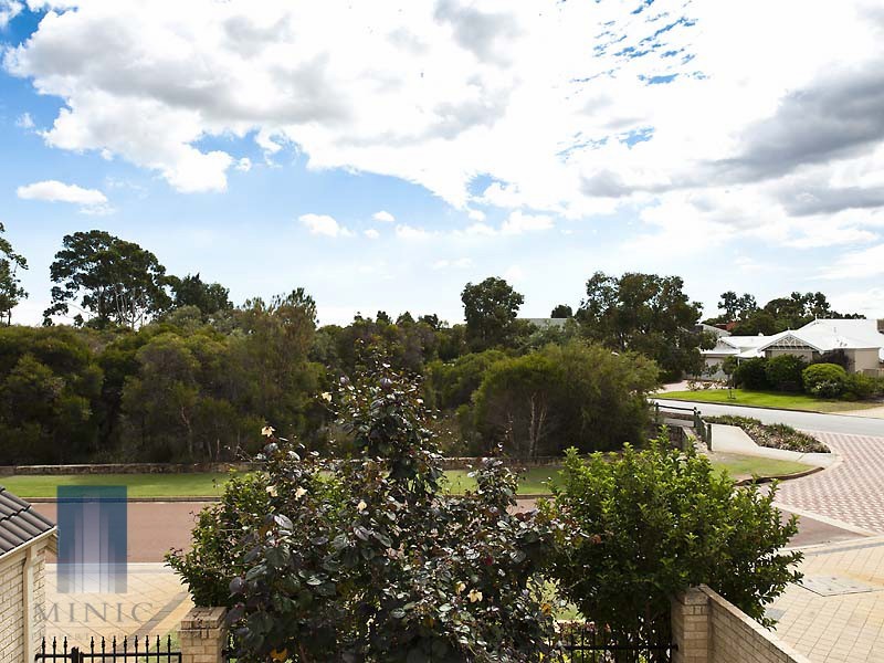 4 Hidcote Nook, Canning Vale WA 6155