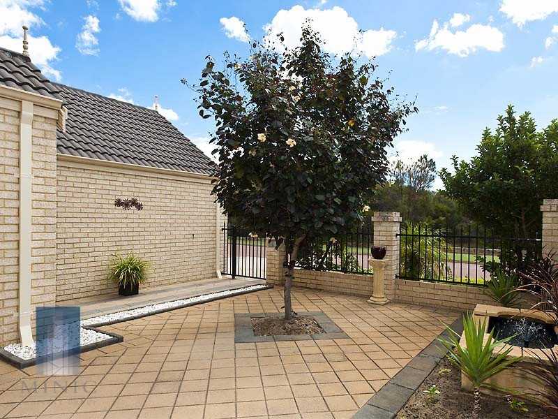 4 Hidcote Nook, Canning Vale WA 6155
