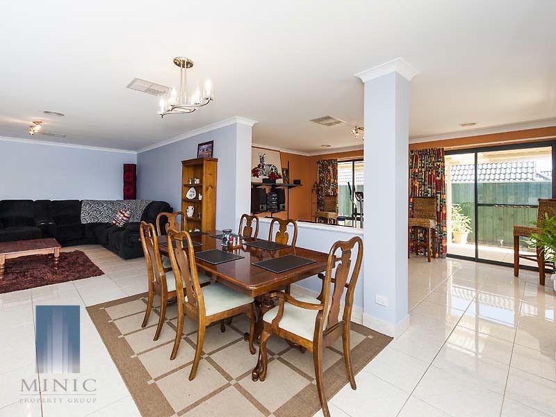 2 Zinnia Lane, Halls Head WA 6210