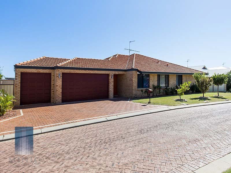 2 Zinnia Lane, Halls Head WA 6210