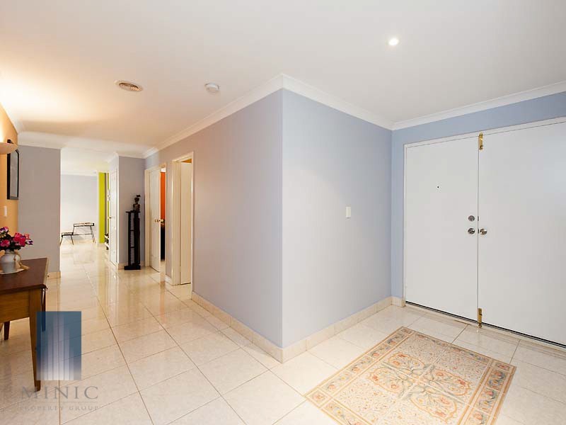 2 Zinnia Lane, Halls Head WA 6210