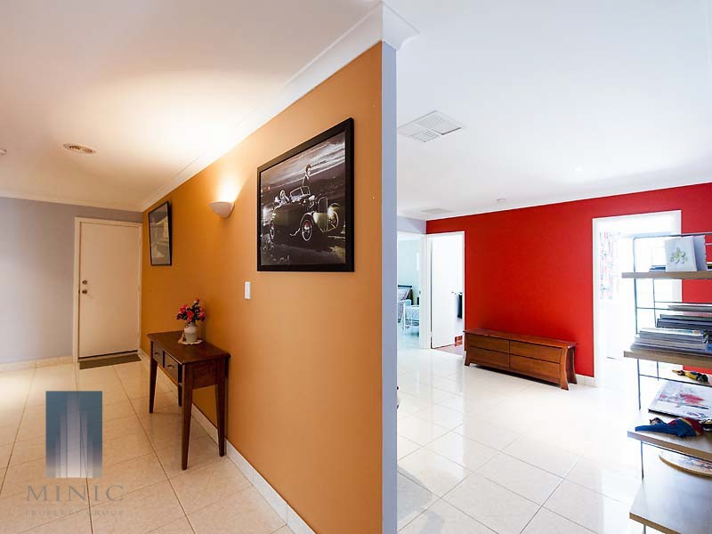 2 Zinnia Lane, Halls Head WA 6210