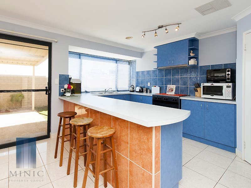 2 Zinnia Lane, Halls Head WA 6210