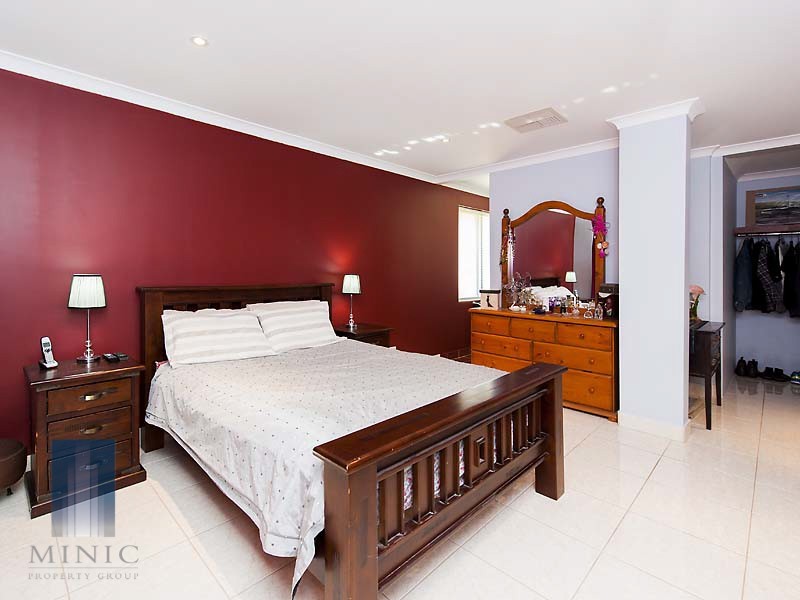 2 Zinnia Lane, Halls Head WA 6210