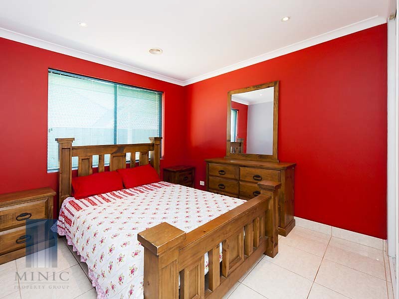 2 Zinnia Lane, Halls Head WA 6210