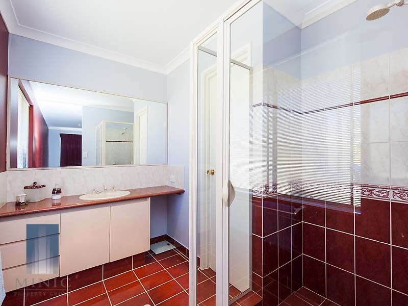 2 Zinnia Lane, Halls Head WA 6210