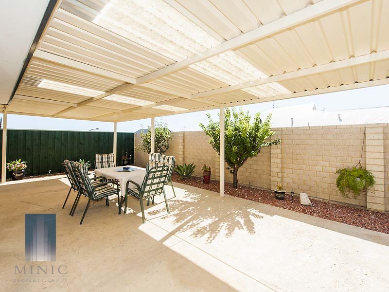 2 Zinnia Lane, Halls Head WA 6210