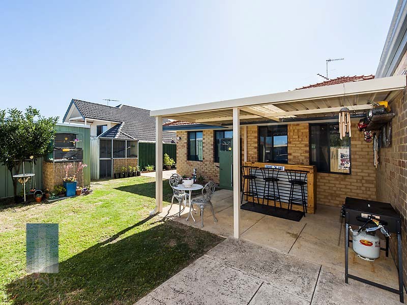 2 Zinnia Lane, Halls Head WA 6210