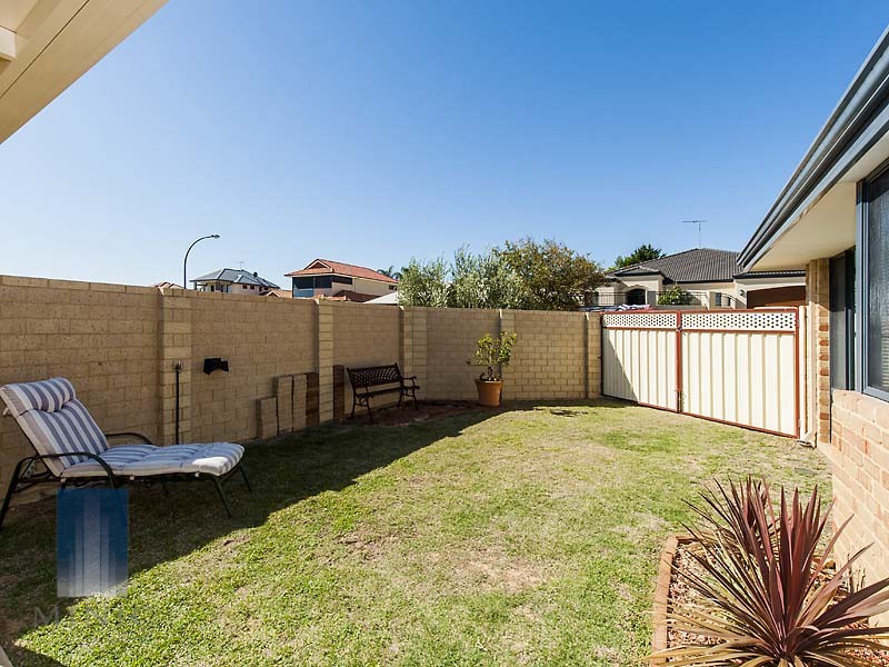 2 Zinnia Lane, Halls Head WA 6210