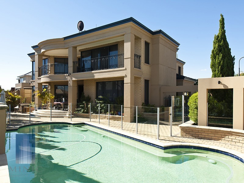 26 Crossman Pass, Salter Point WA 6152