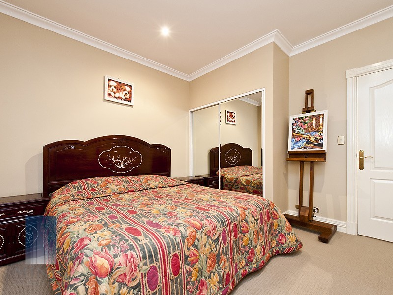 26 Crossman Pass, Salter Point WA 6152
