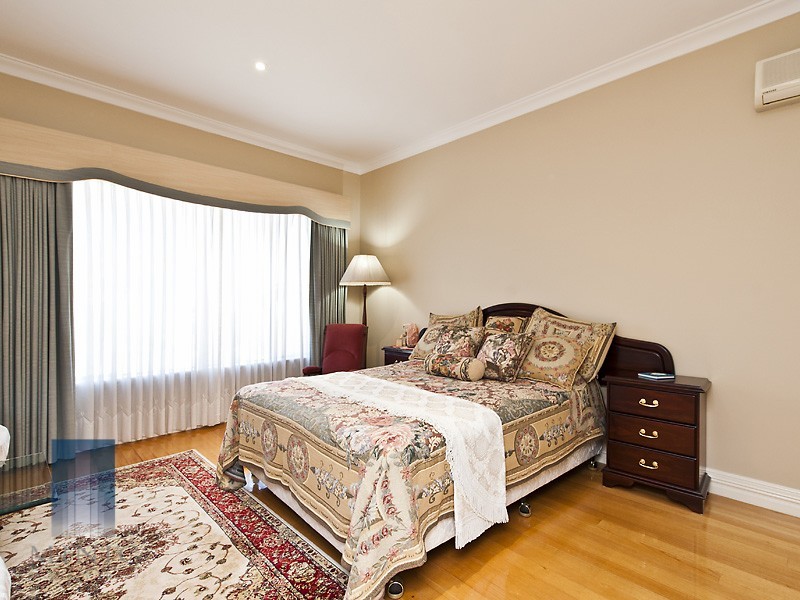 26 Crossman Pass, Salter Point WA 6152