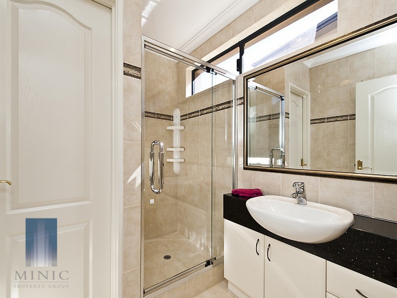 26 Crossman Pass, Salter Point WA 6152