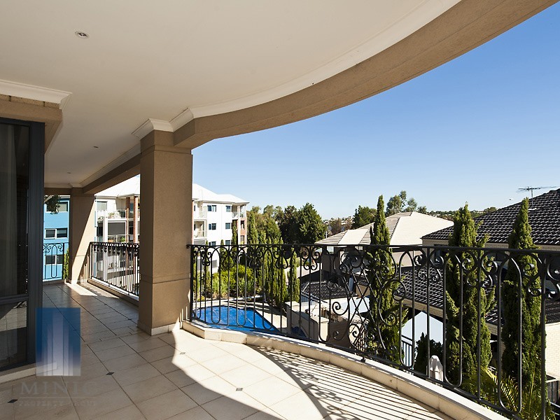 26 Crossman Pass, Salter Point WA 6152