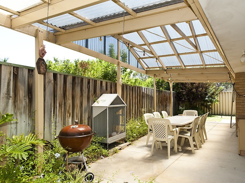 19 Old Lake Grove, Wilson WA 6107