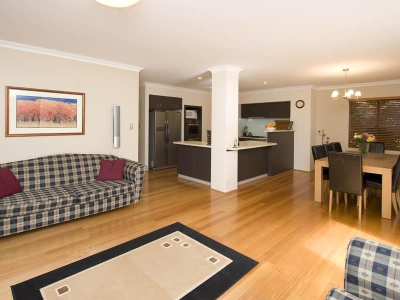 32A Tricourt Grove, Riverton WA 6148