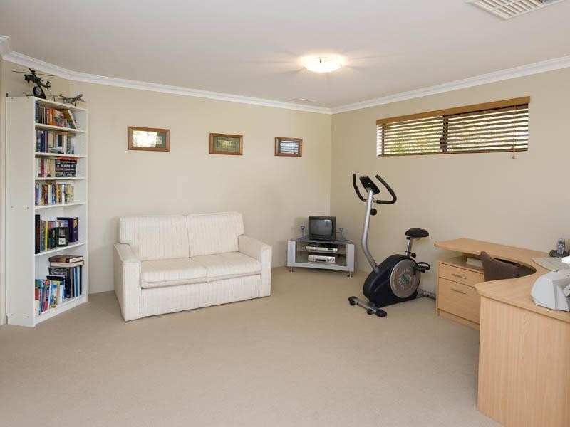 32A Tricourt Grove, Riverton WA 6148