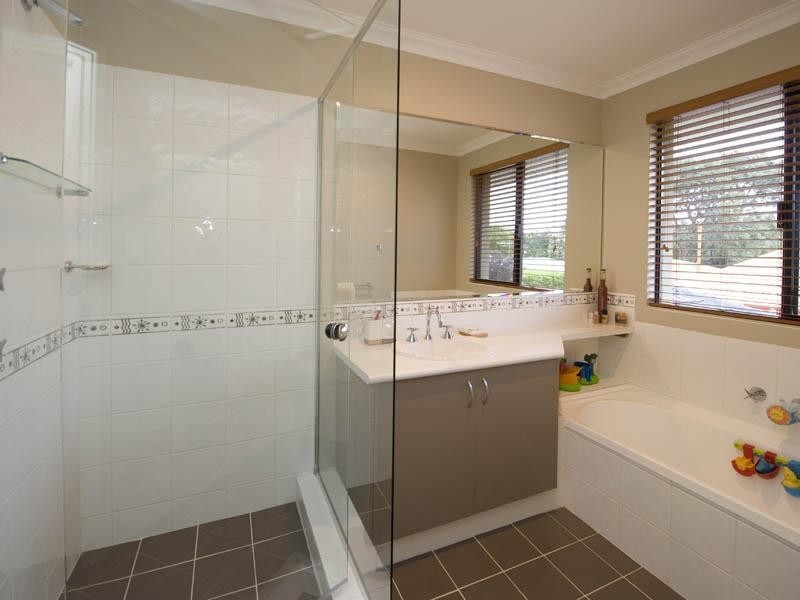 32A Tricourt Grove, Riverton WA 6148
