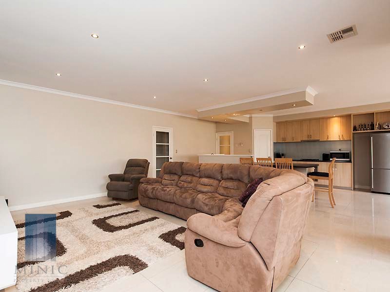 6 Zaragoza Court, Seville Grove WA 6112