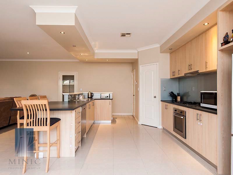 6 Zaragoza Court, Seville Grove WA 6112