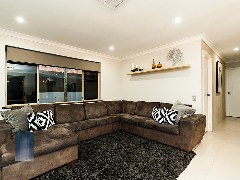 30 Cromwell Road, Alexander Heights WA 6064