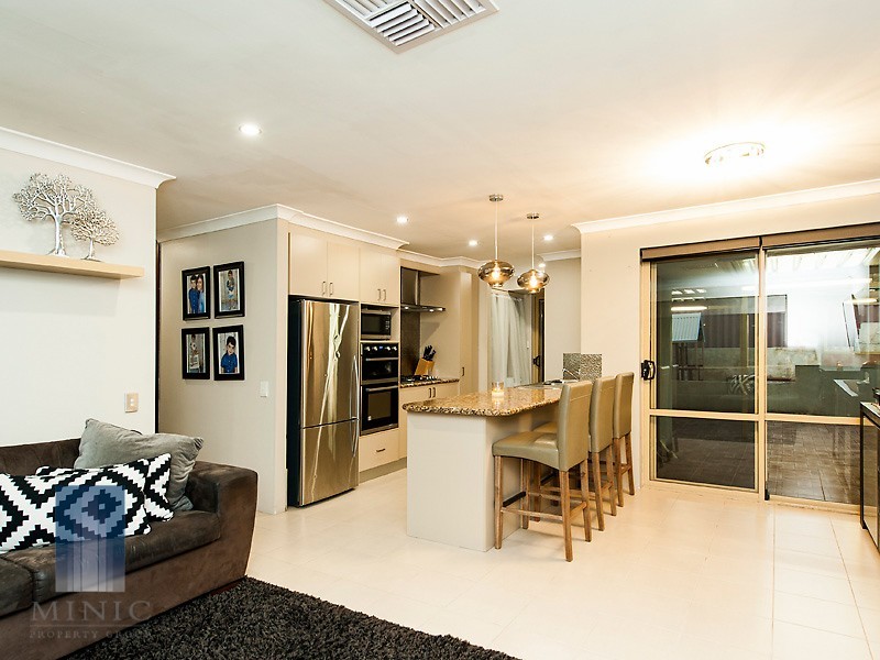 30 Cromwell Road, Alexander Heights WA 6064