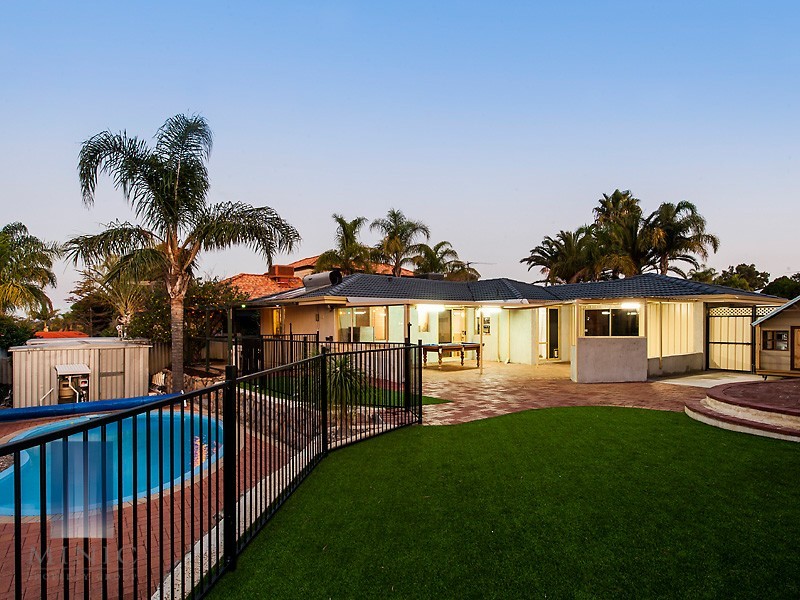 30 Cromwell Road, Alexander Heights WA 6064