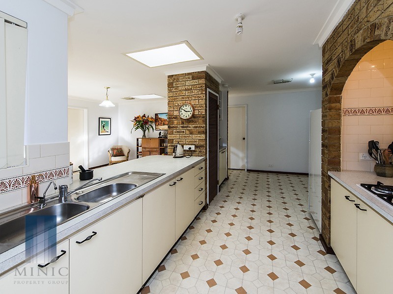 32 Narcissus Avenue, Parkwood WA 6147