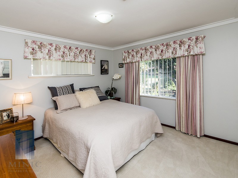 32 Narcissus Avenue, Parkwood WA 6147