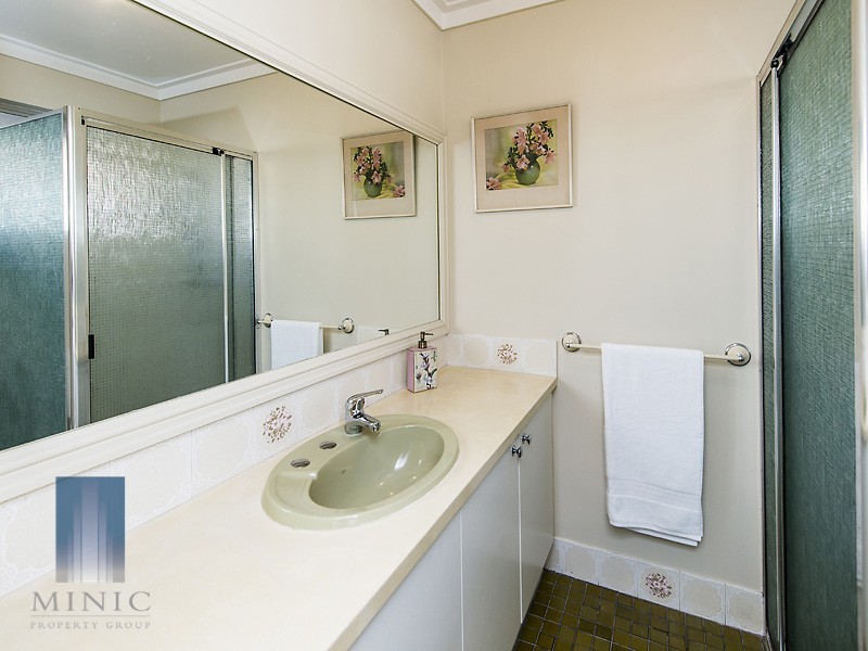 32 Narcissus Avenue, Parkwood WA 6147