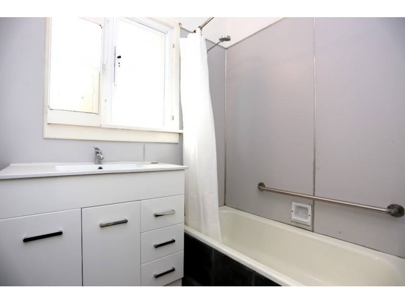 21 Teaguer Street, Wilson WA 6107