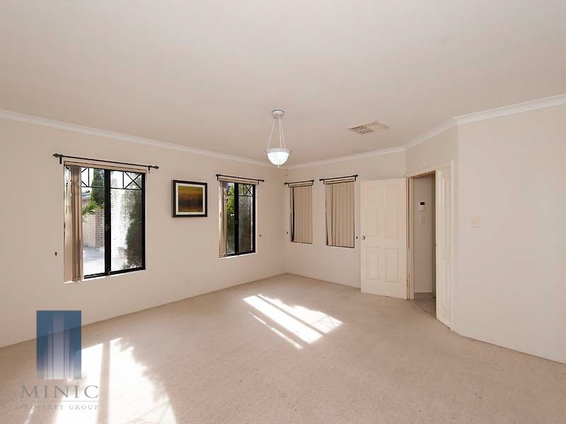 215 Corinthian Road East, Riverton WA 6148