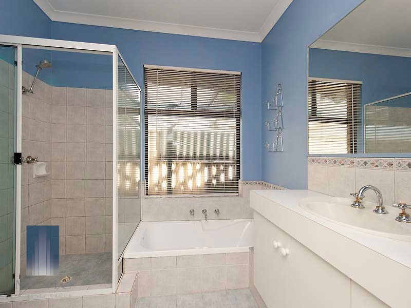 215 Corinthian Road East, Riverton WA 6148