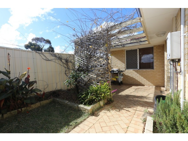 2/14 Stannard Street, St James WA 6102