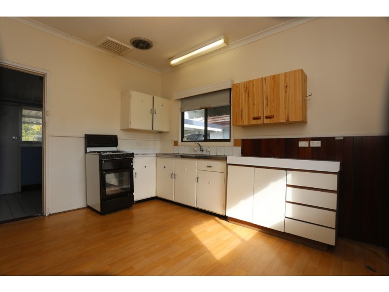 29 Barnsley Street, Queens Park WA 6107