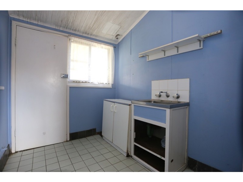 29 Barnsley Street, Queens Park WA 6107