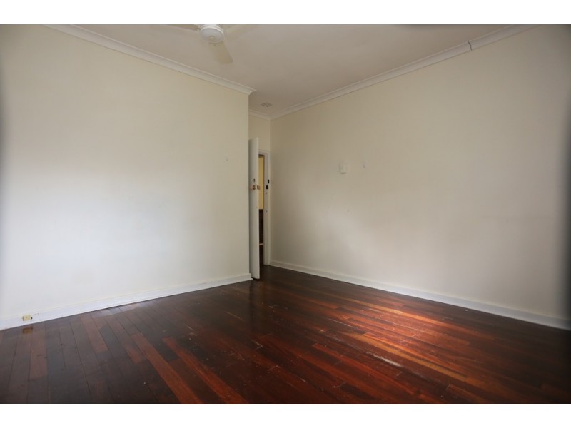 29 Barnsley Street, Queens Park WA 6107