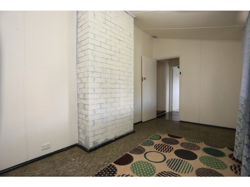 29 Barnsley Street, Queens Park WA 6107