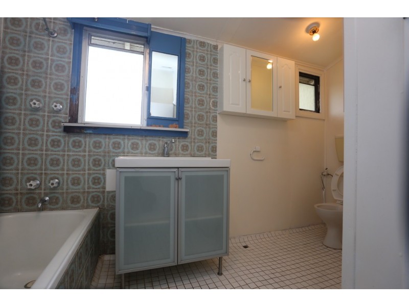 29 Barnsley Street, Queens Park WA 6107