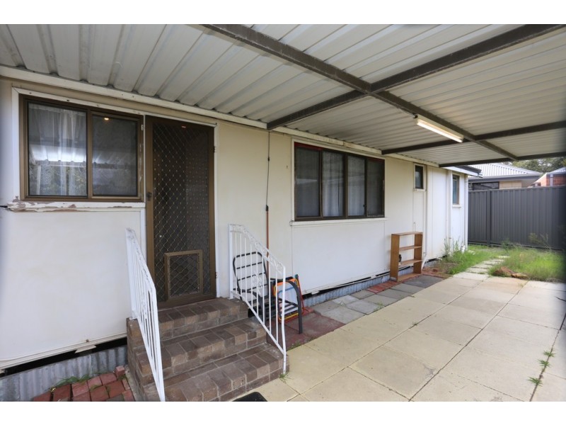 29 Barnsley Street, Queens Park WA 6107