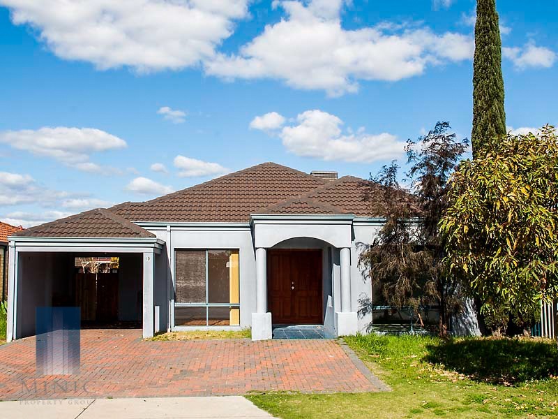 19 Spoonbill Place, Queens Park WA 6107