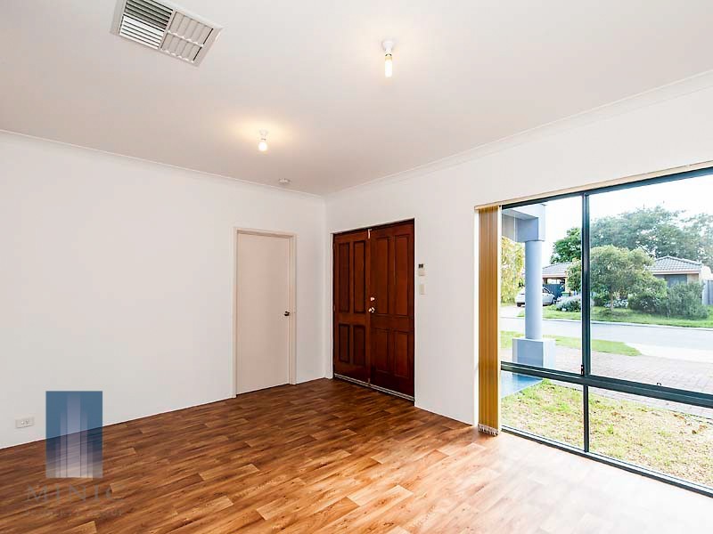 19 Spoonbill Place, Queens Park WA 6107