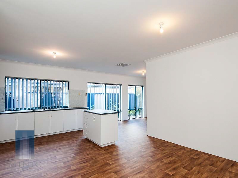 19 Spoonbill Place, Queens Park WA 6107